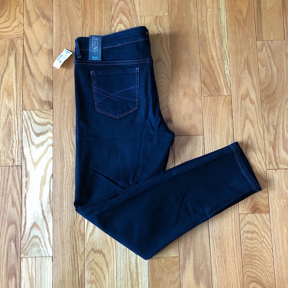 (Sz. 10 Short) Aéropostale Low Rise, Dark Wash Jeggings.